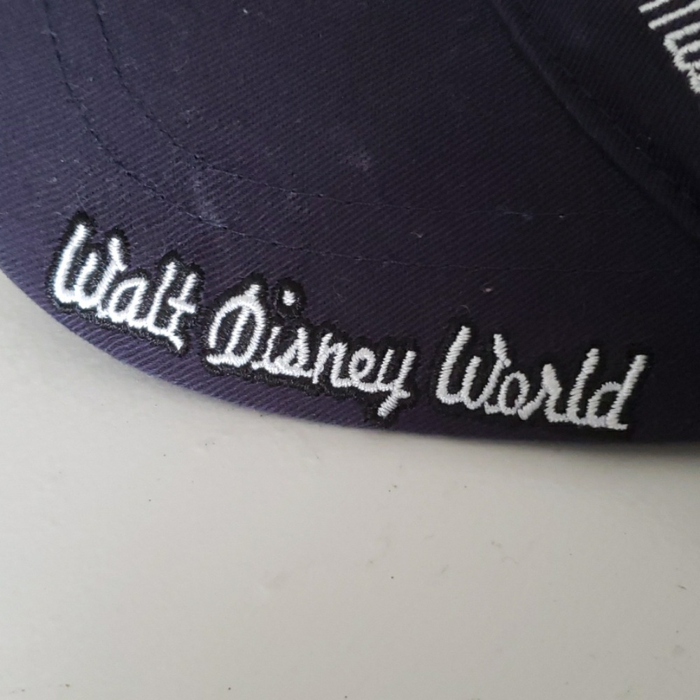 Insane Mickey Mouse hat - Picture 4 of 5